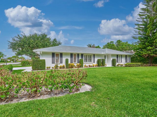 9901 SE Little Club Way N, Tequesta, FL 33469