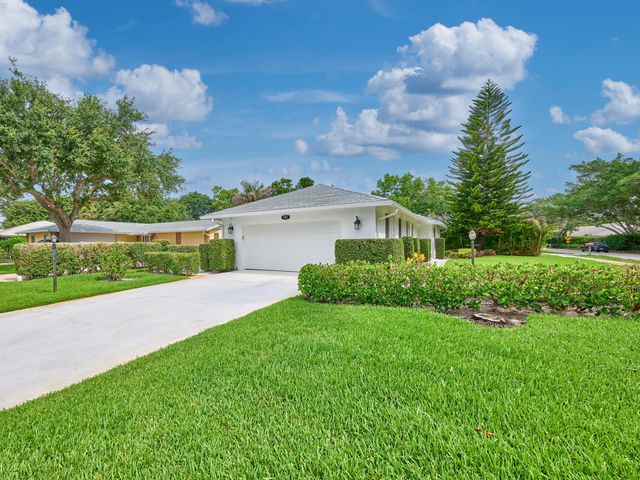 9901 SE Little Club Way N, Tequesta, FL 33469