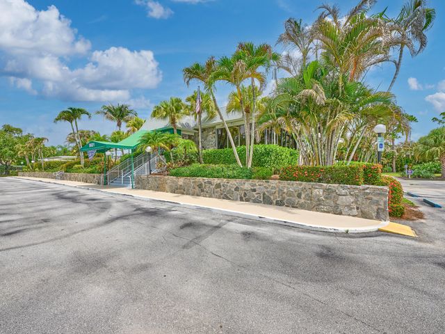 9901 SE Little Club Way N, Tequesta, FL 33469