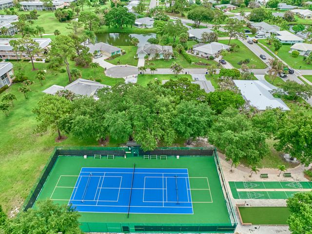 9901 SE Little Club Way N, Tequesta, FL 33469