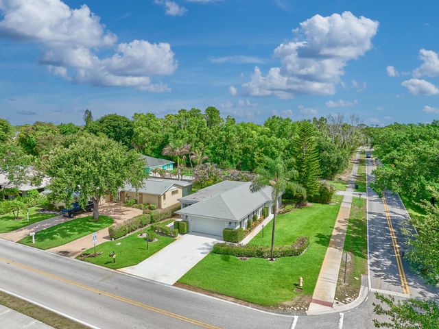 9901 SE Little Club Way N, Tequesta, FL 33469