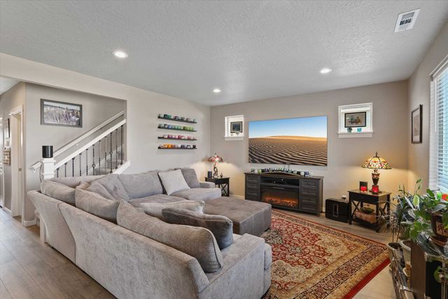 18451 E 17th Ave, Greenacres, WA 99016