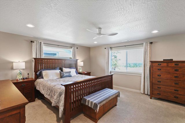 18451 E 17th Ave, Greenacres, WA 99016