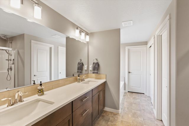 18451 E 17th Ave, Greenacres, WA 99016