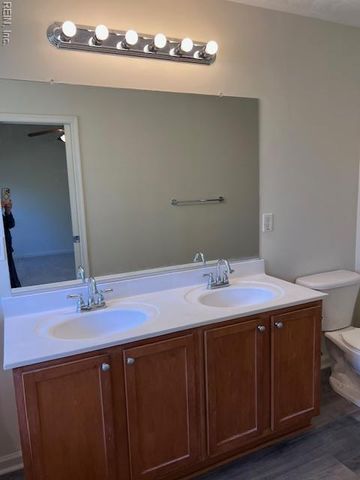 8 Cannonball CIR, Hampton, VA 23669