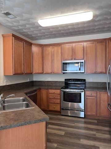 8 Cannonball CIR, Hampton, VA 23669