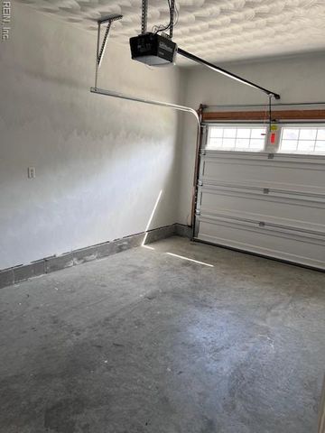 8 Cannonball CIR, Hampton, VA 23669