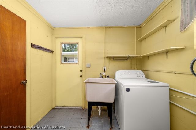1304 Nahaw Avenue, Sebring, FL 33870