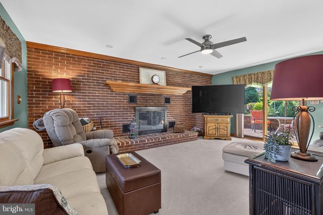 16 HOWARD DR, East Berlin, PA 17316