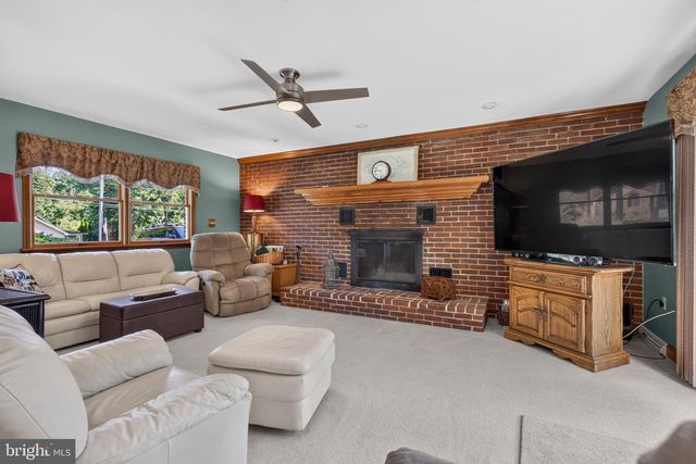 16 HOWARD DR, East Berlin, PA 17316