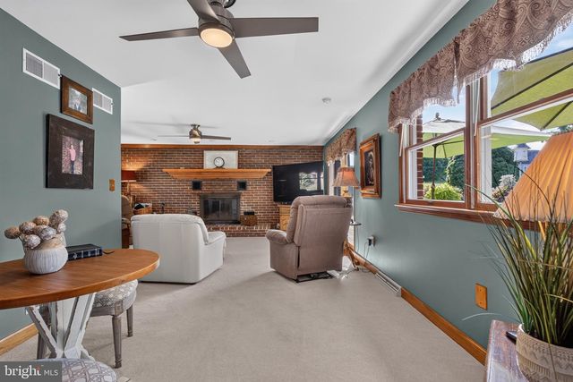 16 HOWARD DR, East Berlin, PA 17316