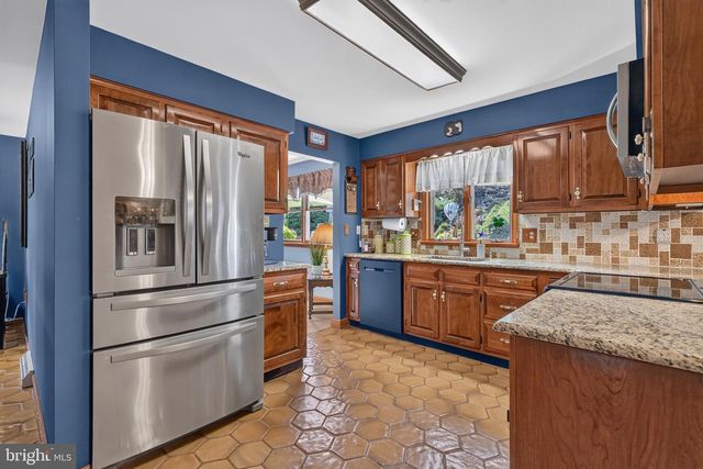 16 HOWARD DR, East Berlin, PA 17316