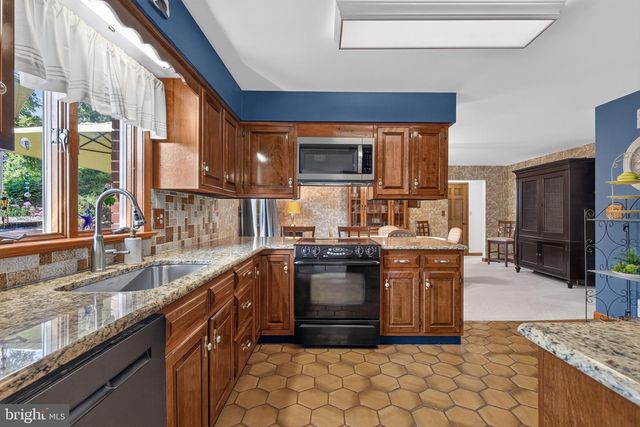 16 HOWARD DR, East Berlin, PA 17316