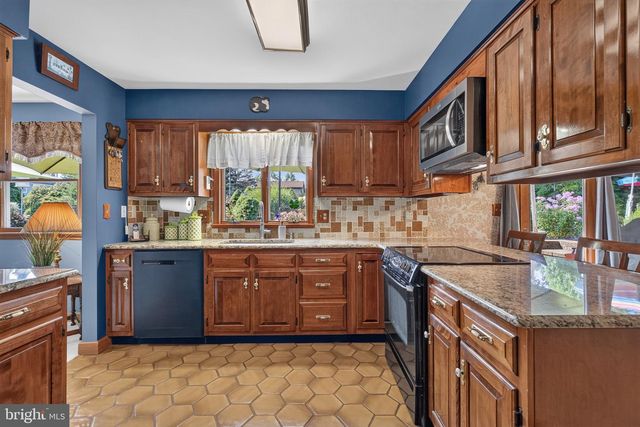 16 HOWARD DR, East Berlin, PA 17316