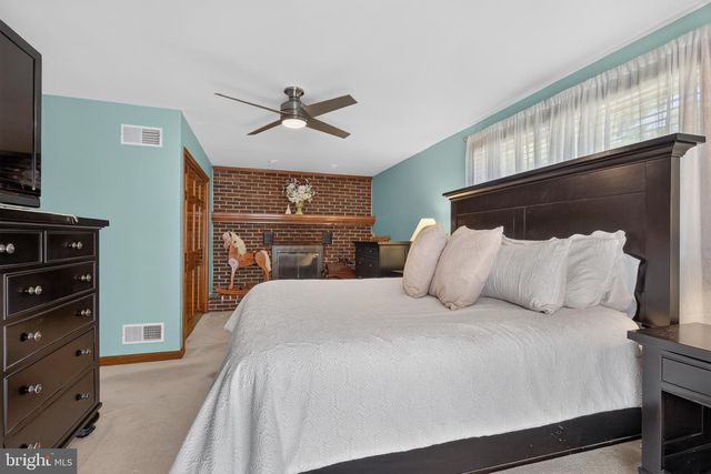 16 HOWARD DR, East Berlin, PA 17316