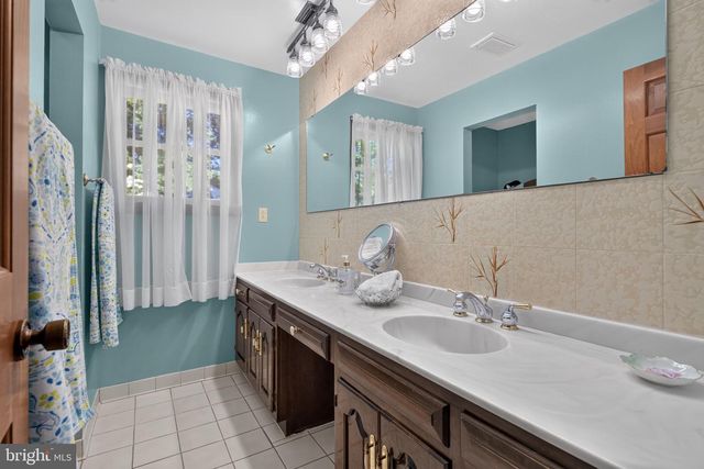 16 HOWARD DR, East Berlin, PA 17316