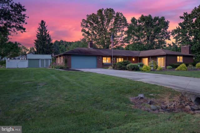 16 HOWARD DR, East Berlin, PA 17316
