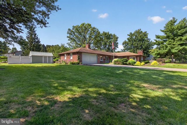 16 HOWARD DR, East Berlin, PA 17316