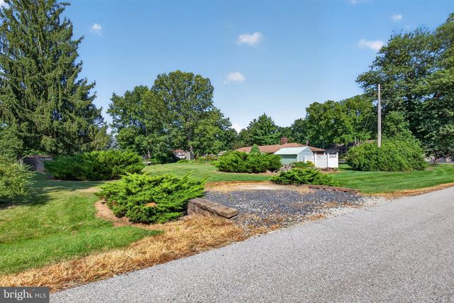 16 HOWARD DR, East Berlin, PA 17316