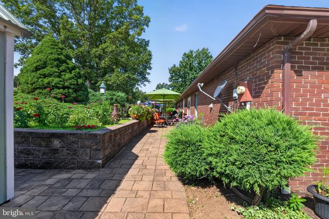 16 HOWARD DR, East Berlin, PA 17316