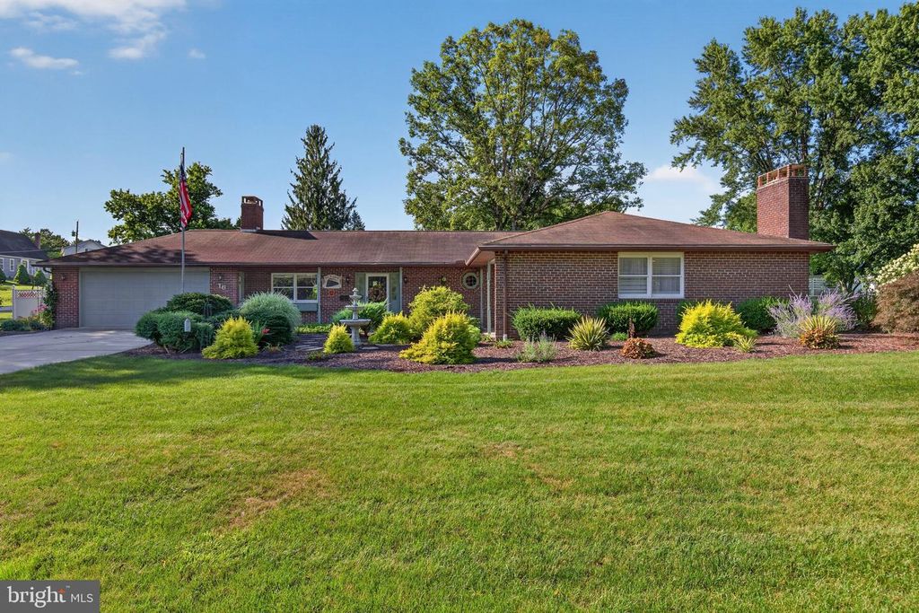 16 HOWARD DR, East Berlin, PA 17316