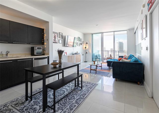 90 SW 3rd St 1611, Miami, FL 33130