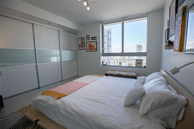 90 SW 3rd St 1611, Miami, FL 33130