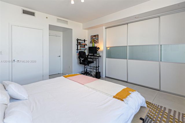 90 SW 3rd St 1611, Miami, FL 33130