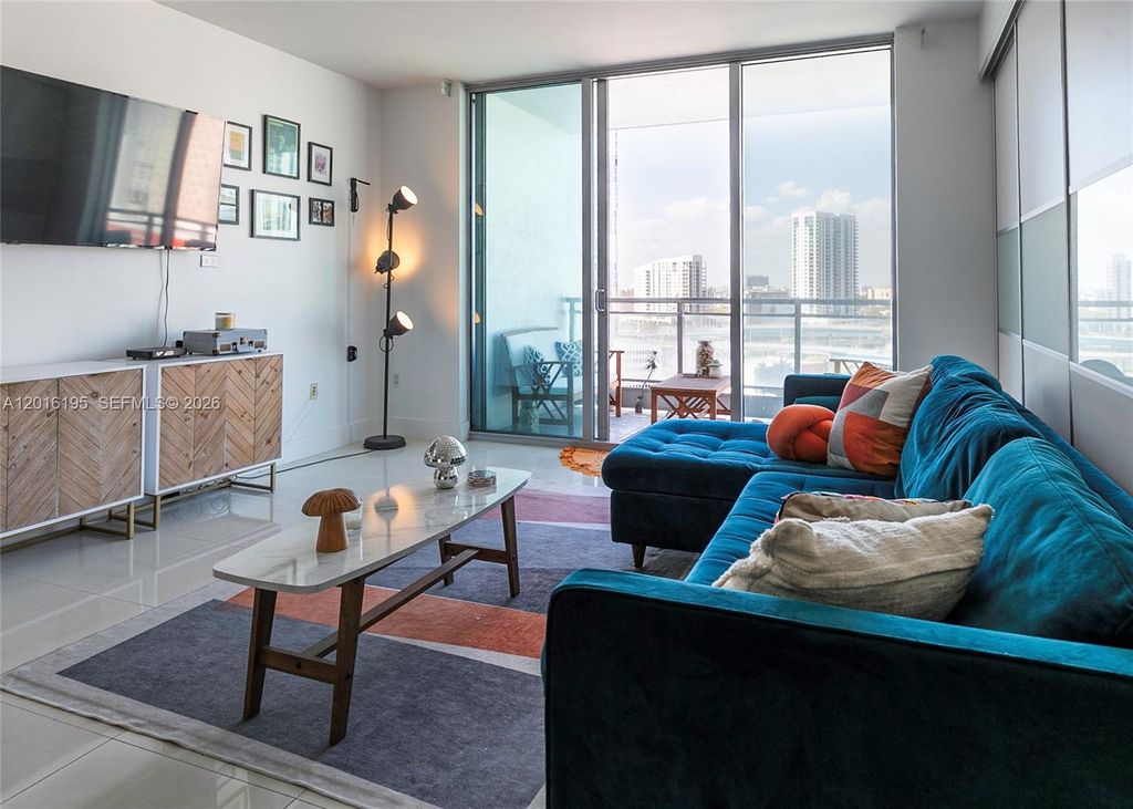 90 SW 3rd St 1611, Miami, FL 33130