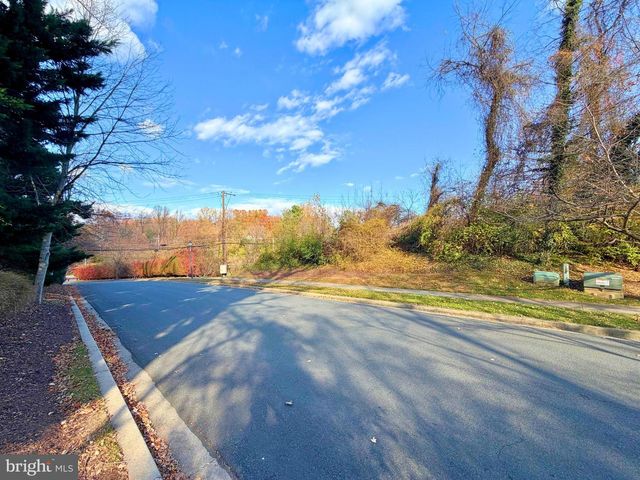 6570 FALLWIND LN, Bethesda, MD 20817