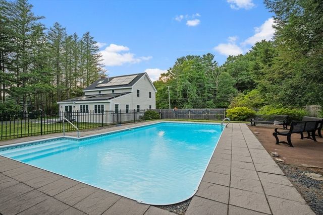5 Elm Street, Upton, MA 01568