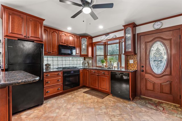 26 Community Road, Bay Shore, NY 11706