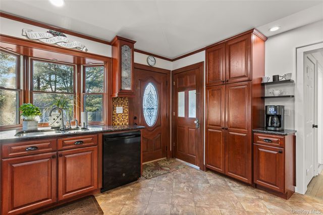 26 Community Road, Bay Shore, NY 11706