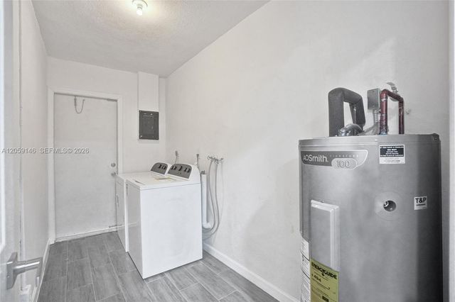 5900 NW 19th St B, Sunrise, FL 33313