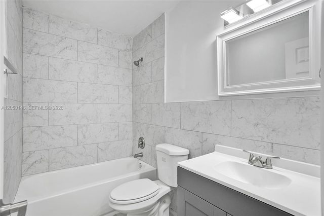 5900 NW 19th St B, Sunrise, FL 33313