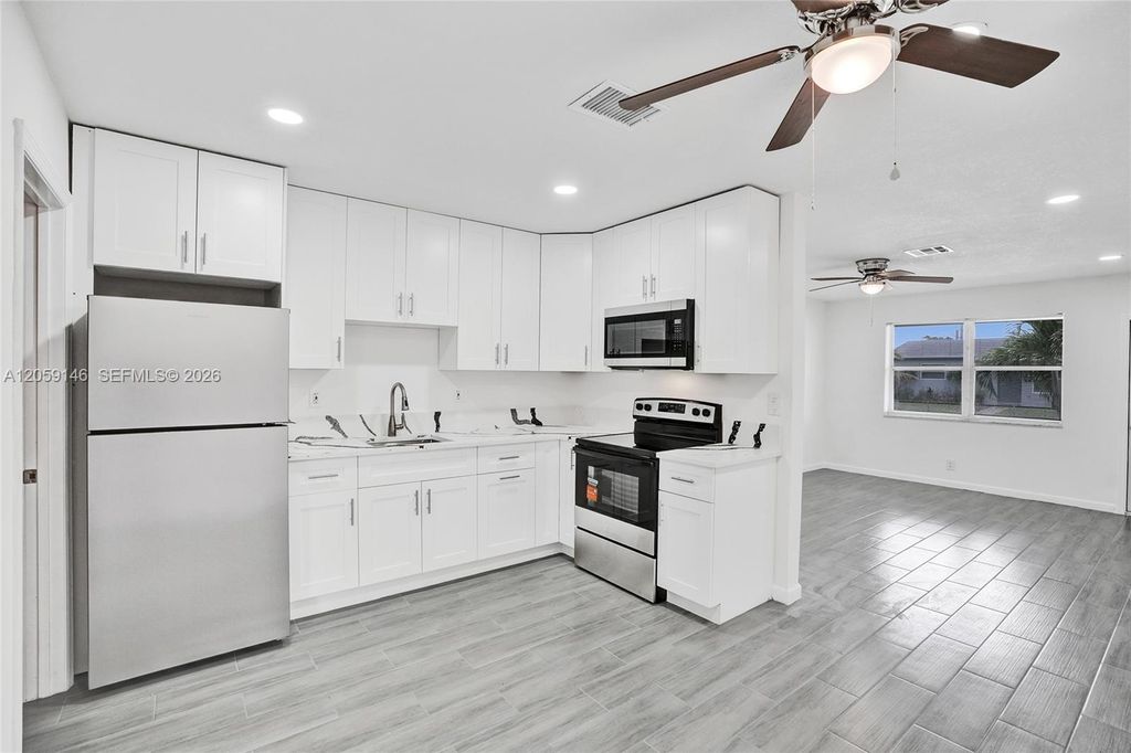 5900 NW 19th St B, Sunrise, FL 33313