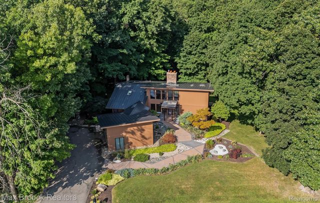 1211 Kensington Road, Bloomfield Hills, MI 48304