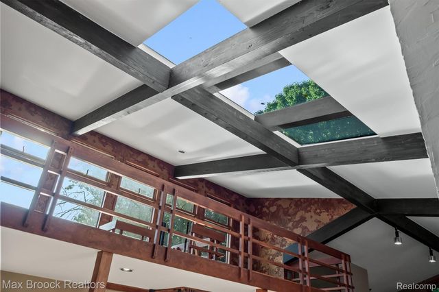1211 Kensington Road, Bloomfield Hills, MI 48304
