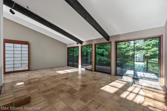 1211 Kensington Road, Bloomfield Hills, MI 48304