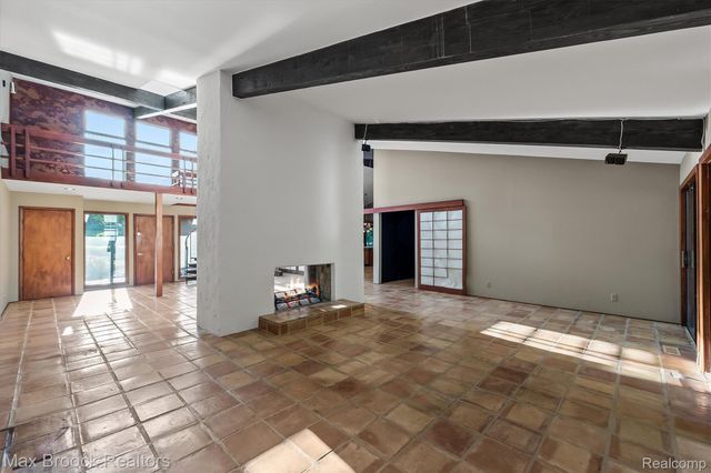 1211 Kensington Road, Bloomfield Hills, MI 48304