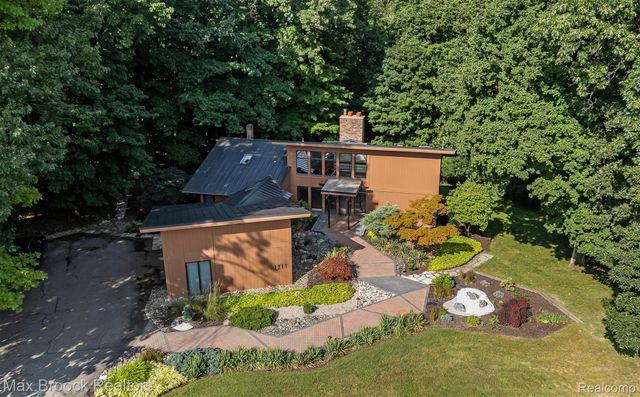 1211 Kensington Road, Bloomfield Hills, MI 48304