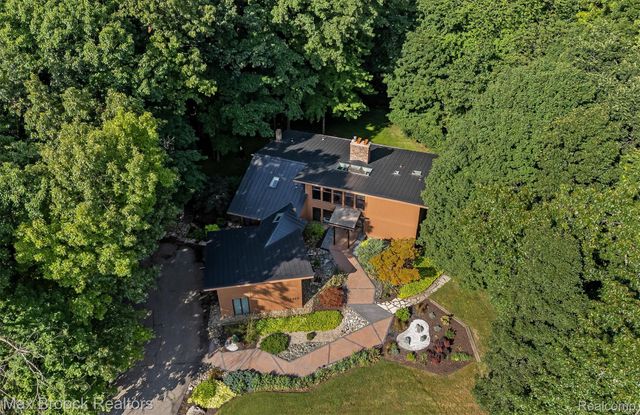 1211 Kensington Road, Bloomfield Hills, MI 48304