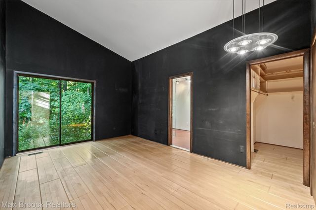 1211 Kensington Road, Bloomfield Hills, MI 48304