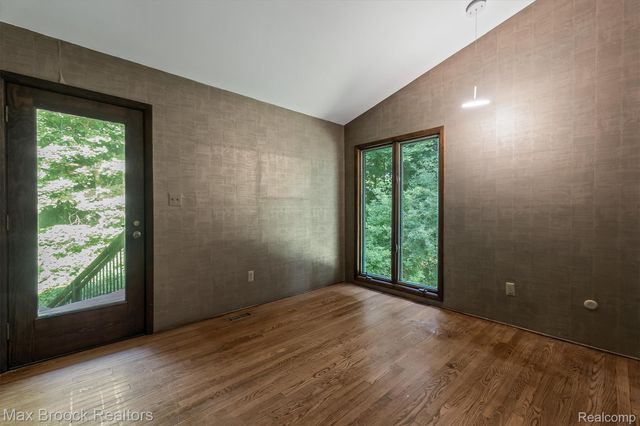 1211 Kensington Road, Bloomfield Hills, MI 48304