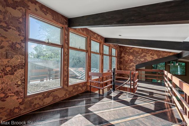 1211 Kensington Road, Bloomfield Hills, MI 48304