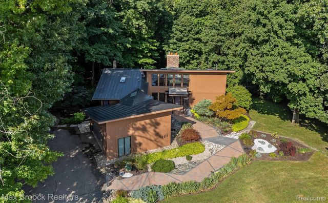 1211 Kensington Road, Bloomfield Hills, MI 48304