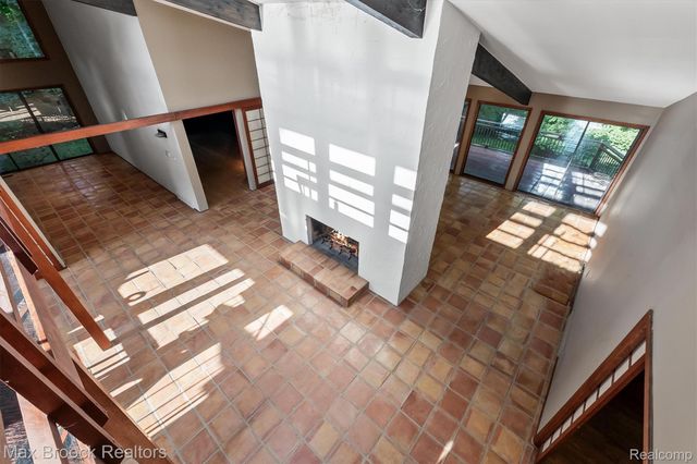 1211 Kensington Road, Bloomfield Hills, MI 48304