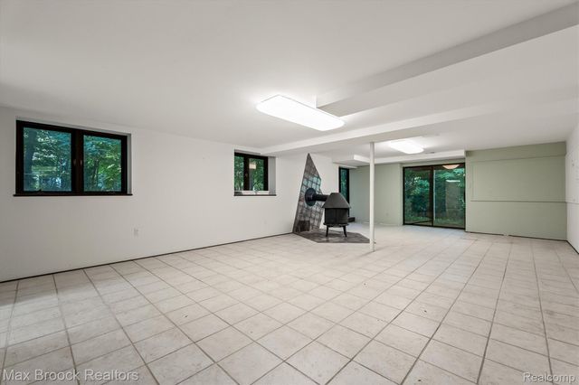 1211 Kensington Road, Bloomfield Hills, MI 48304