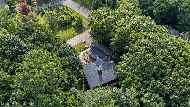 1211 Kensington Road, Bloomfield Hills, MI 48304