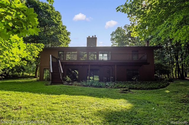 1211 Kensington Road, Bloomfield Hills, MI 48304